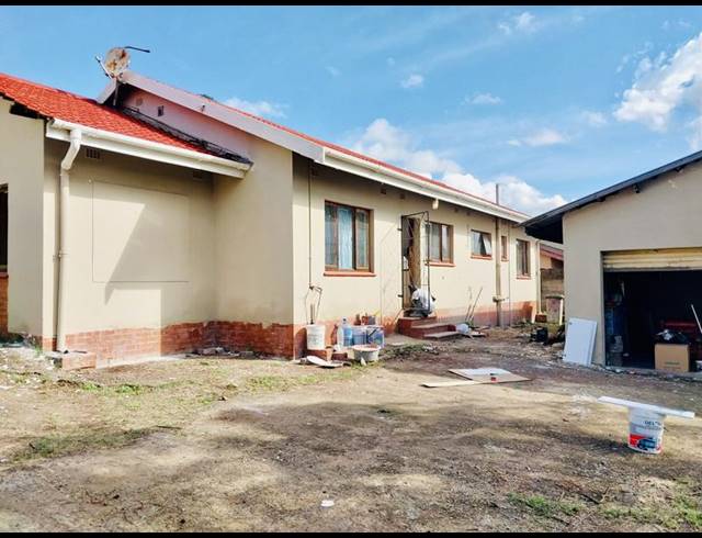 5 BEDROOM HOUSE FOR SALE IN SANDFIELD